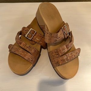 Vionic sandals size 10